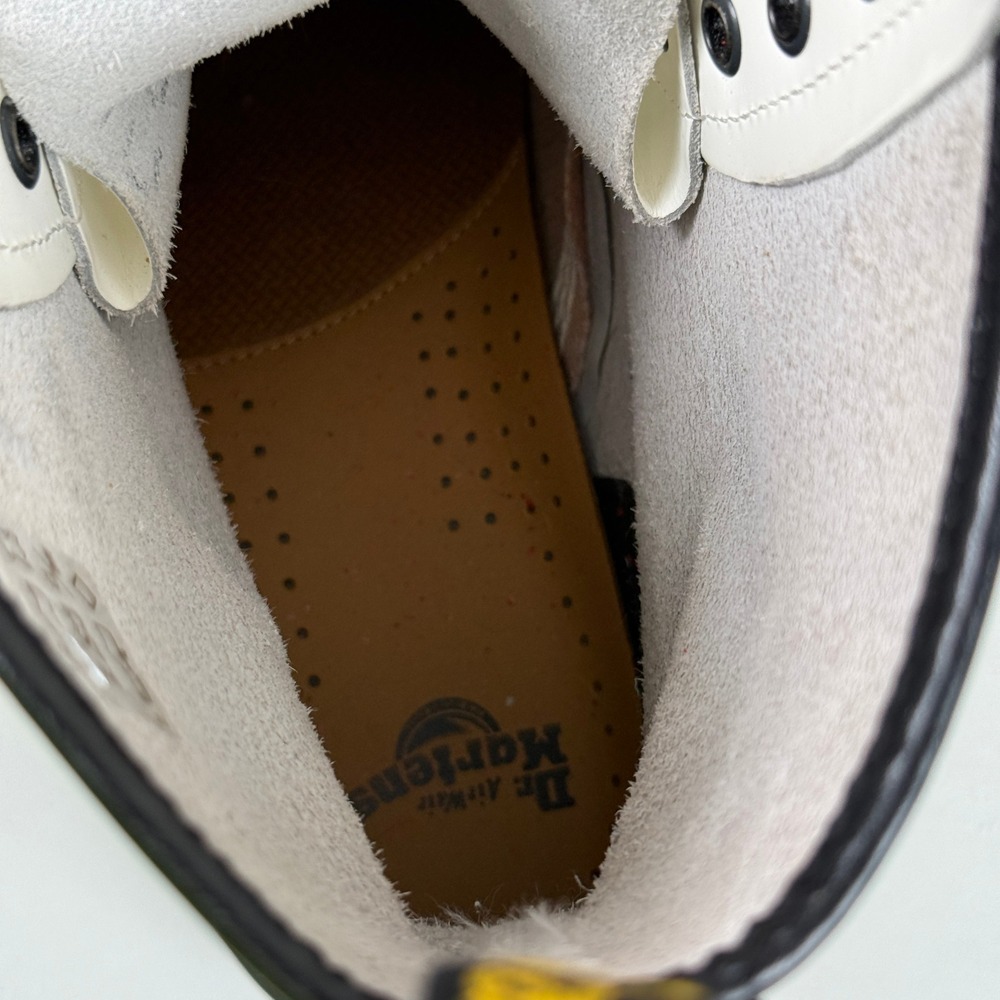Dr. Martens 1460 Boots Womens size 8 White Leather 8-Eye - Picture 3 of 7